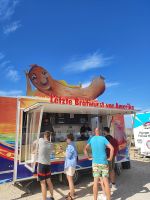 Eine kleine Belohnung nach der Wanderung, die letzte Bratwurst vor Amerika (Original aus Schmölln)