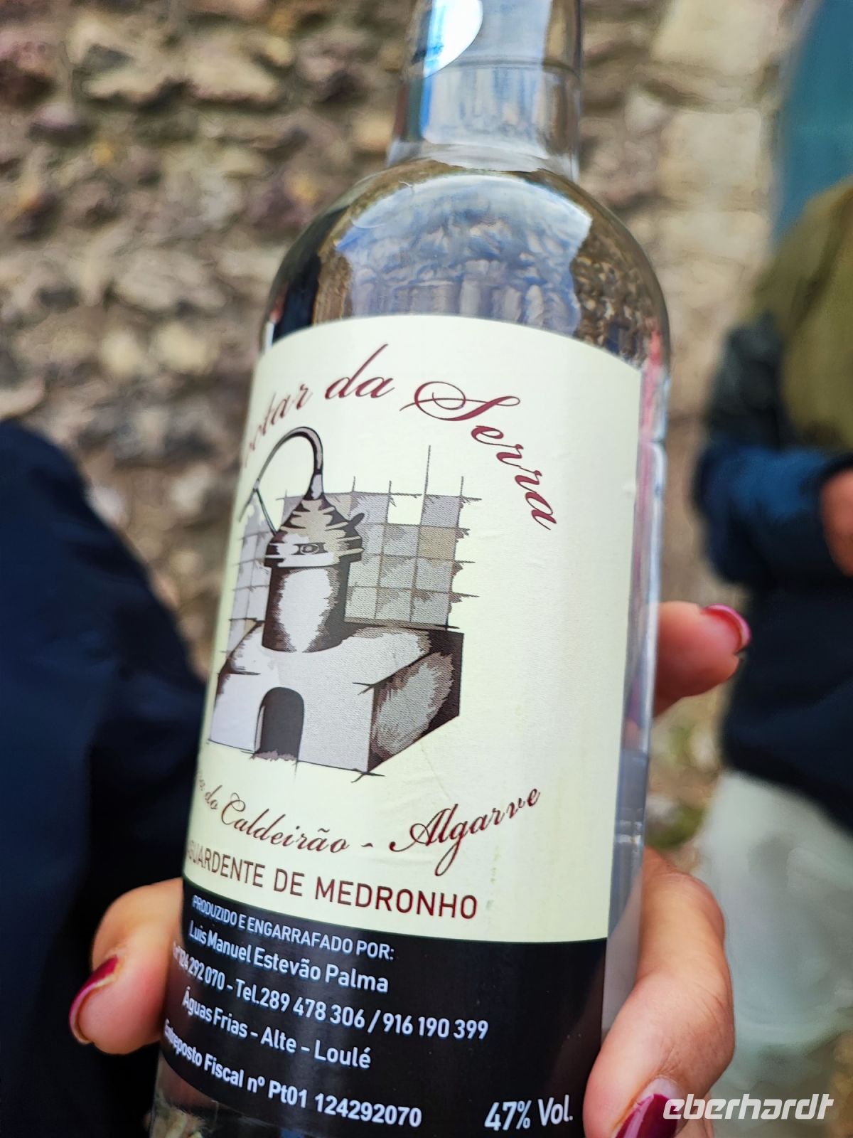 Landestypischer Erdbeerbaumschnaps 