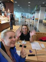 01 Wir erwarten die Gäste am Flughafen