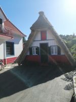 Traditionelles Haus in Santana mit Strohdach