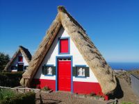 Traditionelles Haus in Santana mit Strohdach