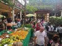 Treiben in der Markthalle von Funchal