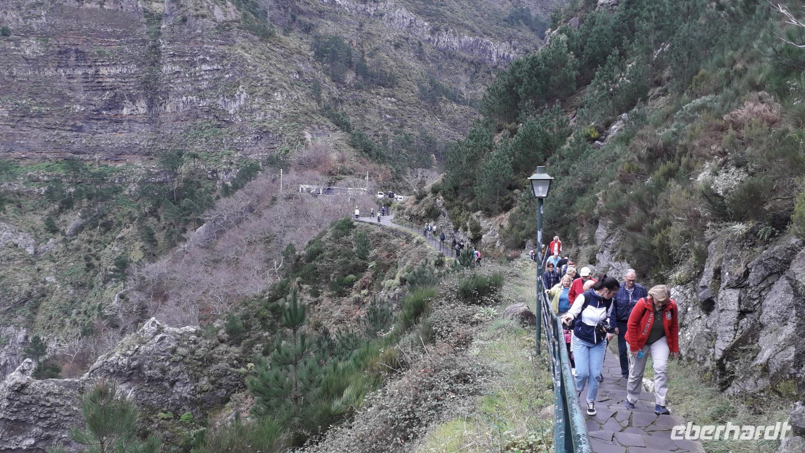 Viele Treppen führen nach oben