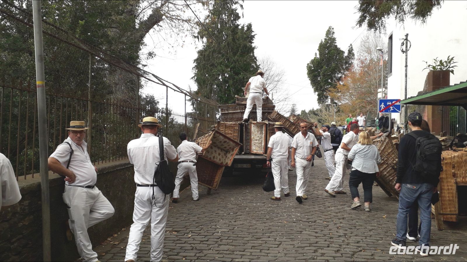 Die Korbschlittenfahrer