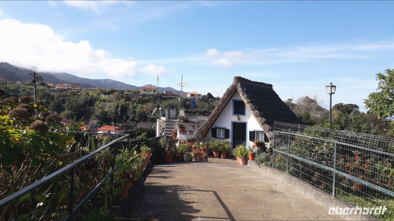 Alle 5 Jahre müssen die Dächer ausgetauscht werden