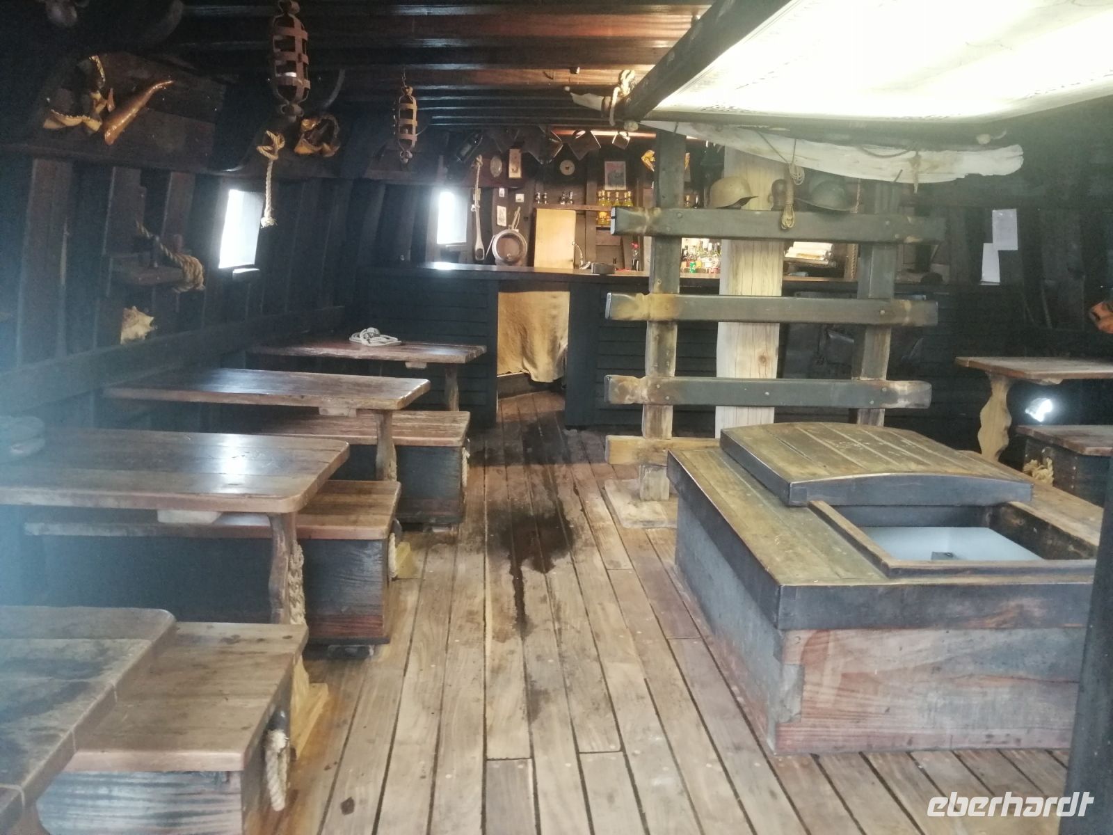 Speiseraum auf dem Schiff Santa Maria