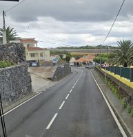 Sao Jorge, Start und Landebahn des Flughafens  vorn oben im Bild