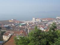 Blick vom Castelo de Sao Jorge auf Lissabon mit dem Tejo