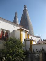 Die Schornsteine der Küche des Palacio National de Sintra