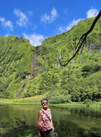 Flores, Reisebegleitung Ria bei den Wasserfällen