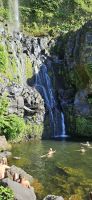 Flores, Schwimmen im Wasserfallbecken