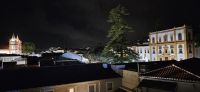 Terceira, Angra bei Nacht vom Dachgarten des Hotels