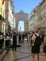 Fußgängerzone Rua Augusta und Triumphbogen