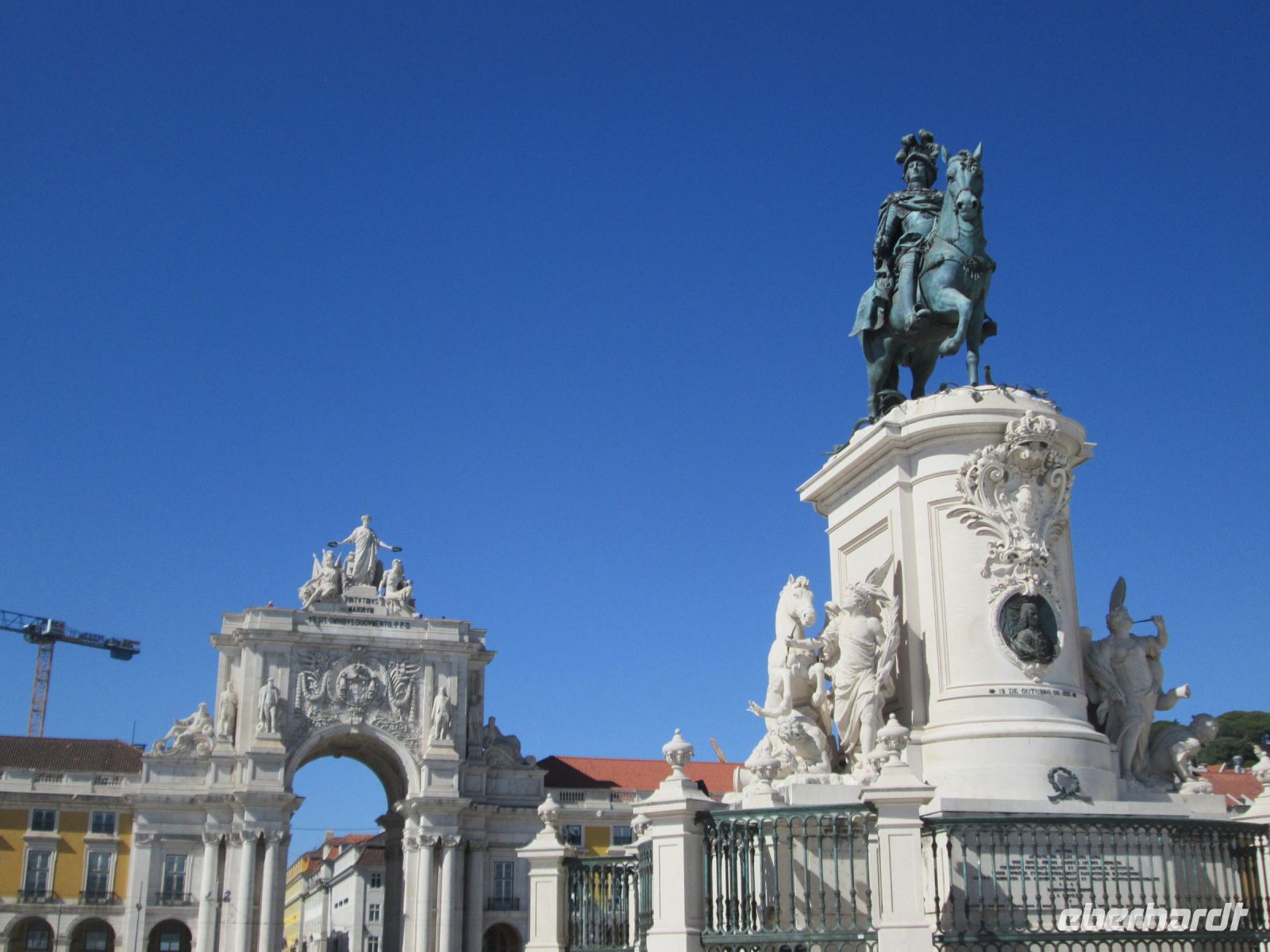 Praca do Comercio mit Triumphbogen und Reiterstandbild Jose I.