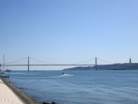 25. April Brücke und Christus Statue