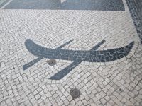 Aveiro: selbst der Fußboden zeigt die Verbindung zum Wasser