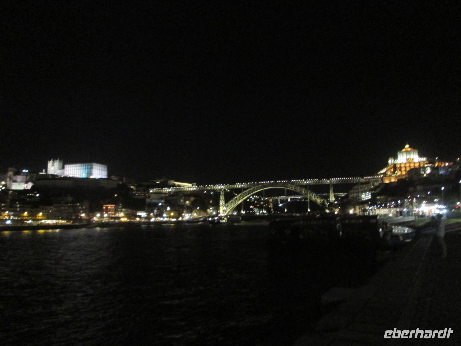 Porto und Vila Nova de Gaia bei Nacht mit Brücke Luis I.