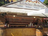 deutsche Würste auf dem Mittelaltermarkt in Salamanca