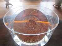 Mateus Palast: ältestes Stück im Palast unter Glas, ein Teller mit Goldapplikationen aus dem 15. Jahrhundert