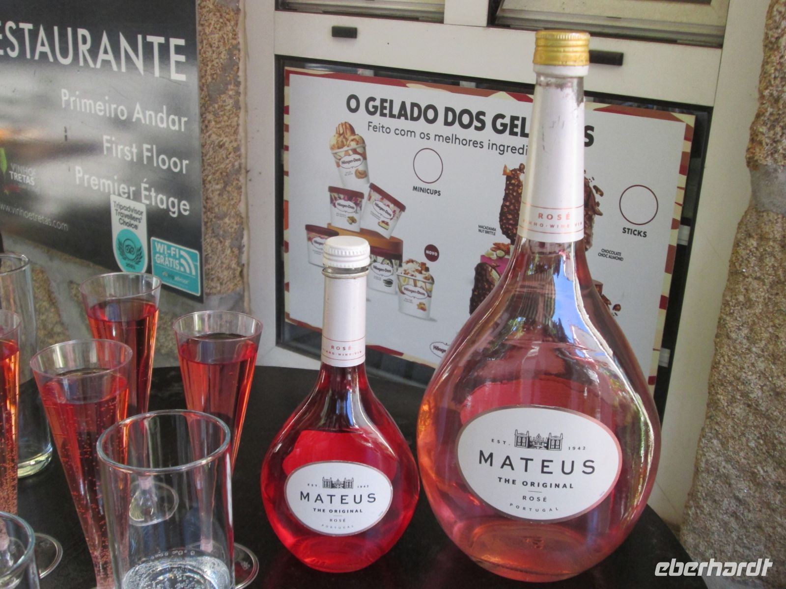 Mateus Rose' Wein mit Abbild des Palastes