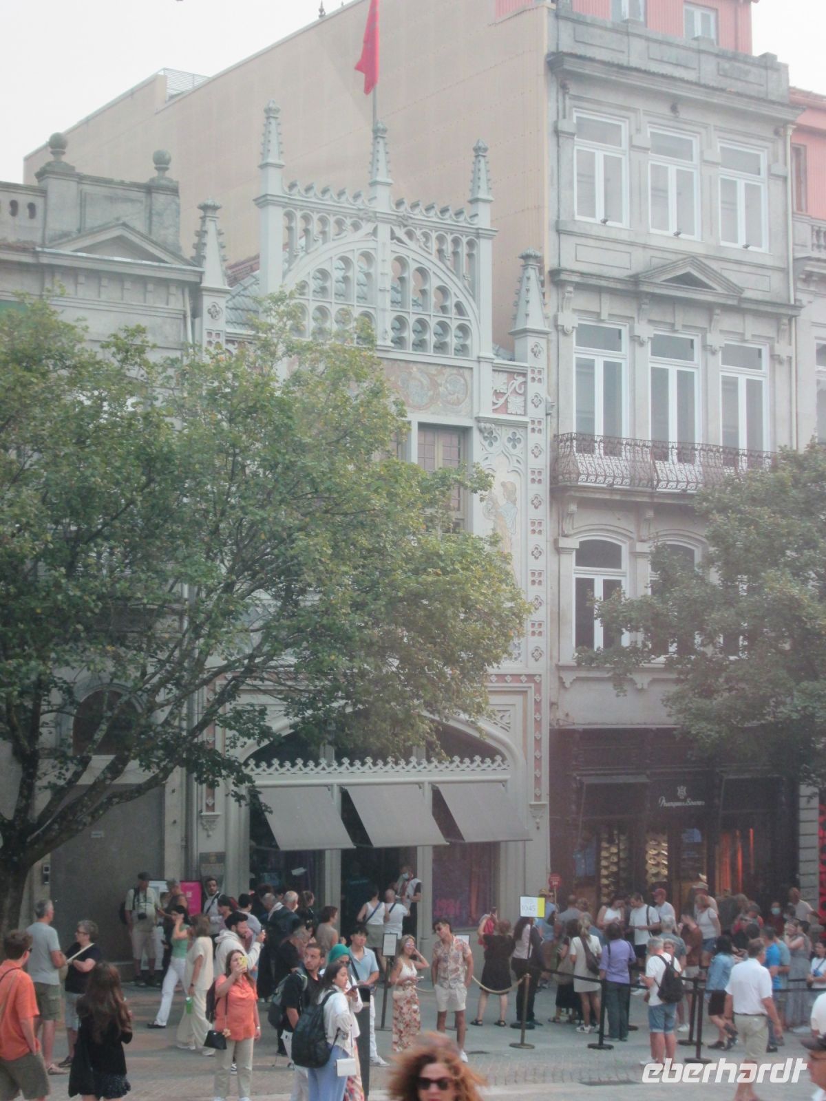 Porto: Schlange stehen an der Buchhandlung Lello