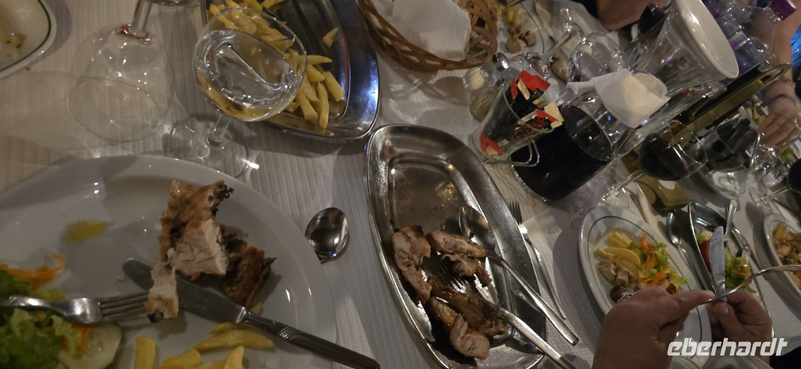 lecker essen  im Restaurant Jardim das Oliveiras 