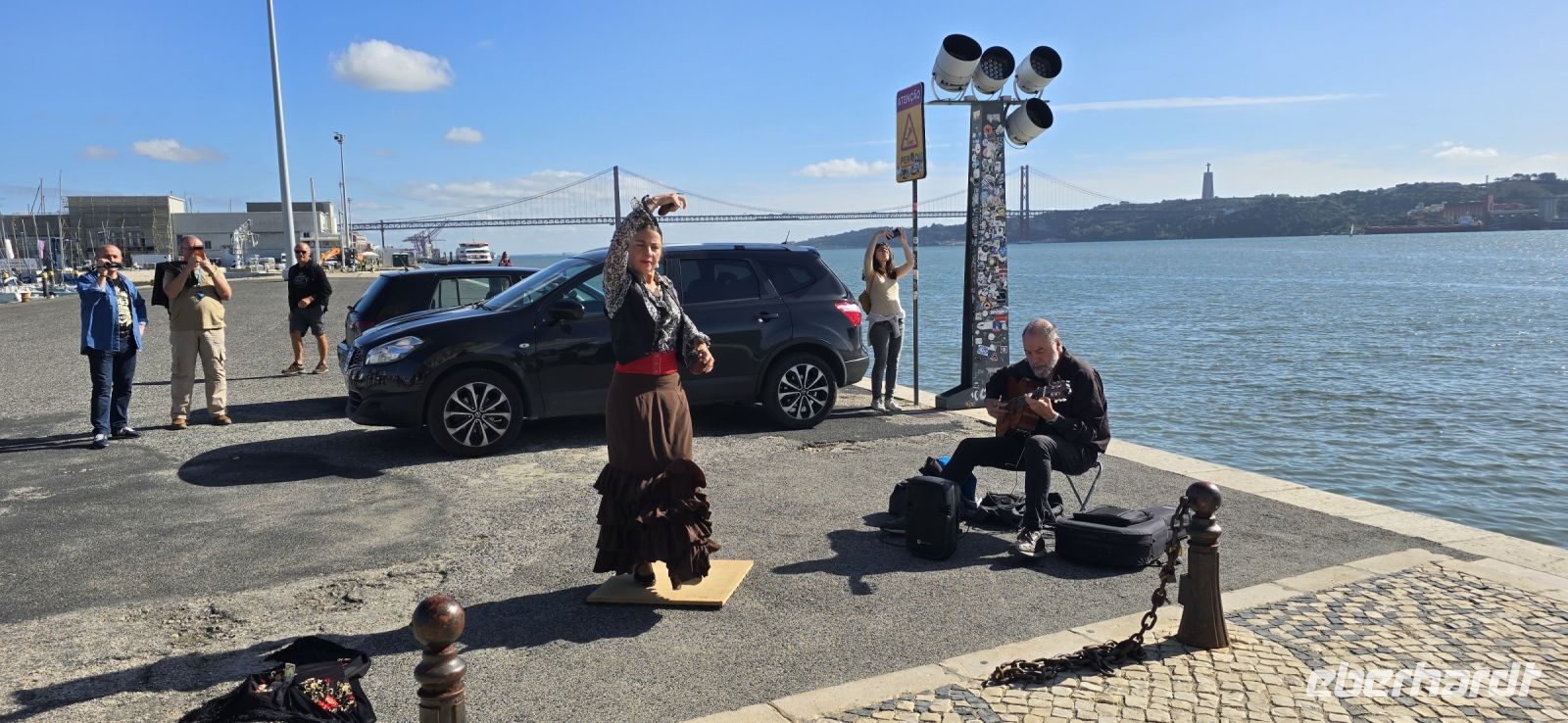 Flamenco vor dem Entdeckerdenkmal