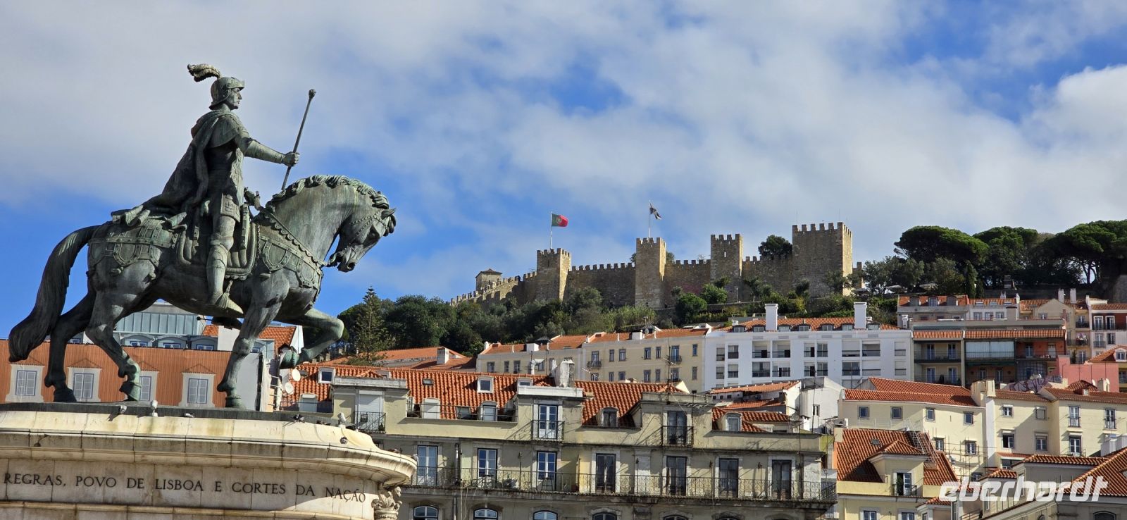 Blick zur Burg in Lissabon