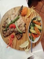 Abendessen im Restaurant Costa Alentejana in Zambujeira do Mar: Sargo - Geißbrasse