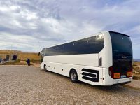 Unser geräumiger Bus bringt uns sicher zu unseren Zielen 