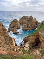 Sportlich Step by Step hinab 