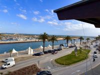Ausblick auf den Hafen von der Terrasse der Markthalle 
