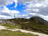 Wir reisen bis hoch an die Spitze des Gebirges