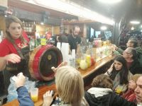 Poncheverkostung auf dem Nachtmarkt Noite do Mercado in Funchal