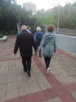 gemeinsamer Spaziergang zum Abschiedsabendessen in Villa Ventura