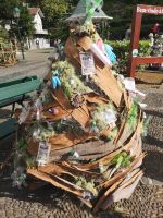 Man nehme ein bisschen von dem und von jenem  und schon ist ein Weihnachtsbaum fertig