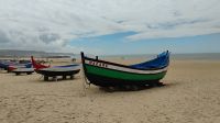 Fischerboote am Strand von Nazaré 