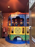 Kunstszene in Bäckereigeschäft