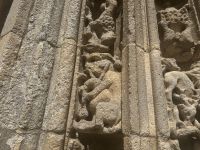 einzigartig: ein Dudelsack spielendes Schwein an der Kathedrale von Aveiro