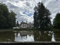 Mateuspalast - Fassade mit Teich