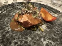 AROSA ALVA Abendessen: Schweinenacken mit sautiertem Kohl und Apfel