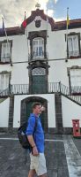 Insel Sao Miguel, Vila Franca do Campo, RL Frederik vor dem Rathaus