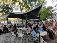 In Lissabon findet das Leben draußen Stadt, hier Avenida da Libertade