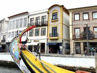 Ein Moliceiro-Boot in Aveiro