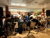 Eine portugiesische Band spielt Fado und Folklore für uns