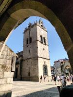 Auf dem Largo do Oliveira Platz in Guimaraes