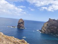 Tag 4 Blick auf Lava Felsen an der Bucht von Sao Lourenco 