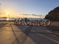 Tag 5 Blick auf den Sonnenaufgang an der Küstenpromenade von Machico 