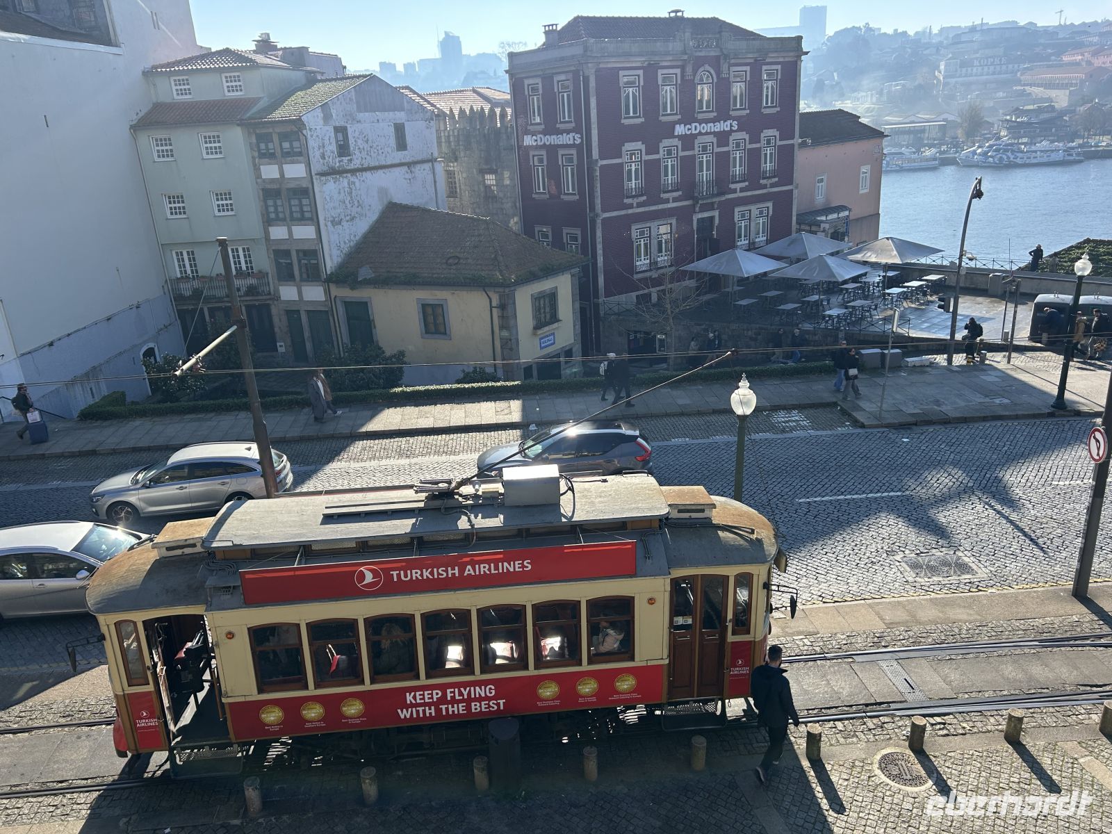 Die historische Straßenbahn fährt zum Meer 