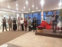 Empfang zum festlichen Weihnachtsessen: Begrüßung durch Hotelchef Sergio